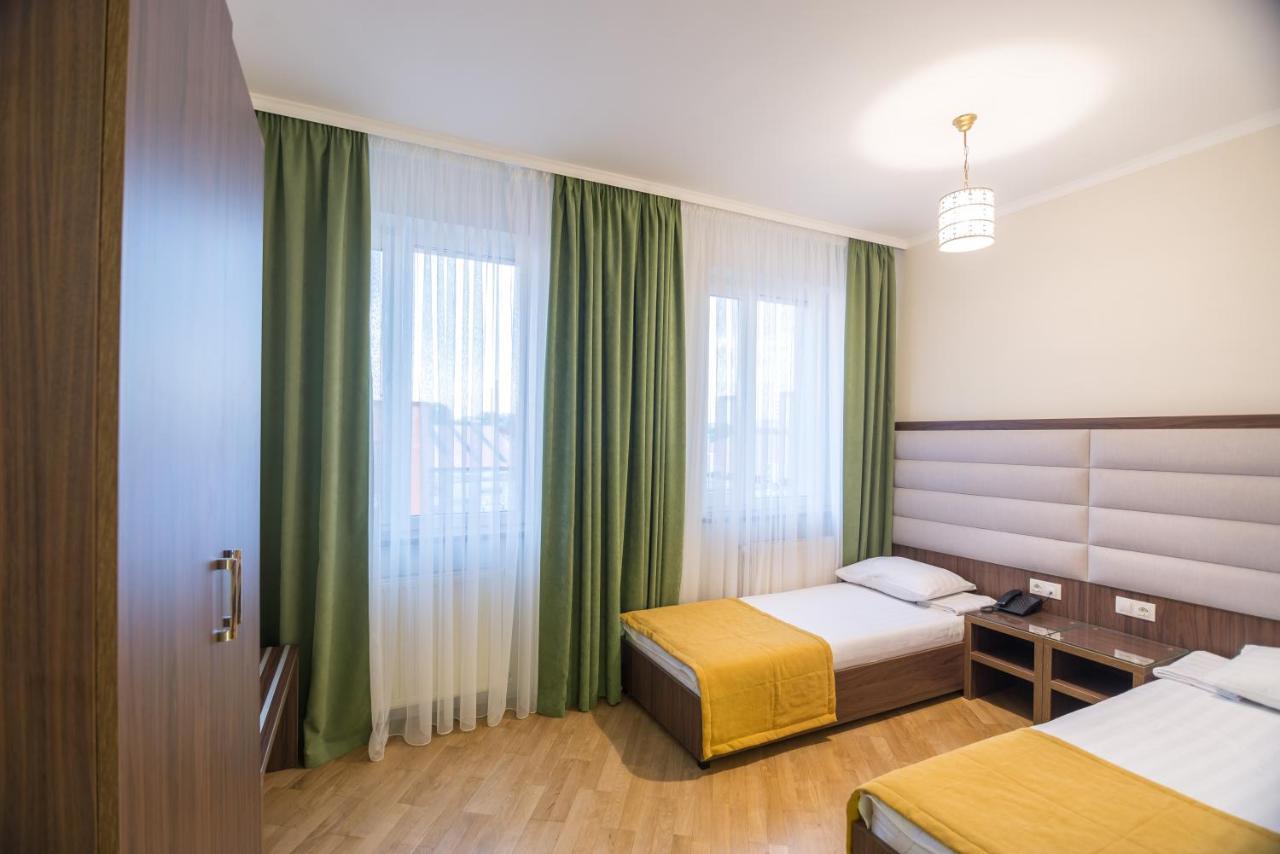 Hotel Pivdenniy Lemberg Exterior foto